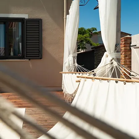 Vi La Mare With Heated Pool Apartment Zadar