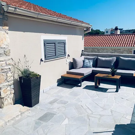 Vi La Mare With Heated Pool Apartment