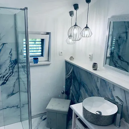 Vi La Mare With Heated Pool Apartment