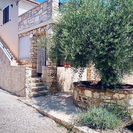 Vi La Mare With Heated Pool