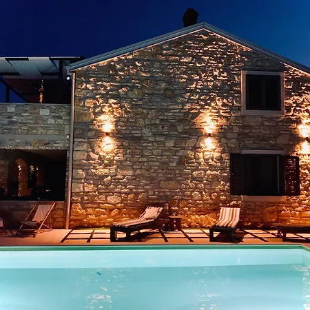 Vi La Mare With Heated Pool شقة *