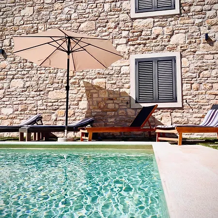 Vi La Mare With Heated Pool