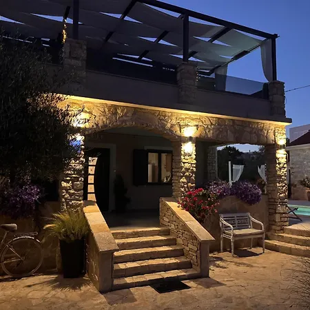 Vi La Mare - Mediterranes Apartment-feeling Mit Poolgenuss Zadar
