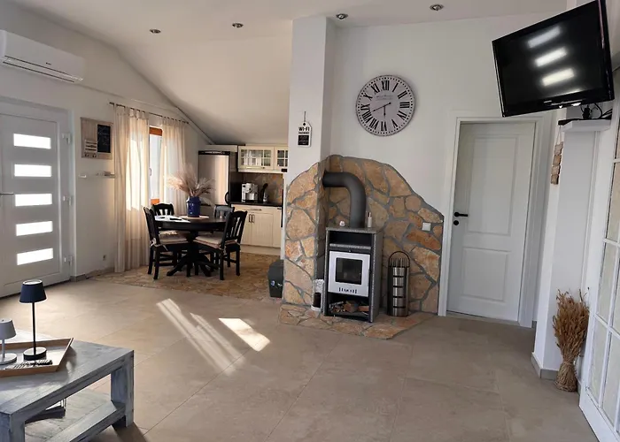 Vi La Mare - Mediterranes Apartment-feeling Mit Poolgenuss Zara